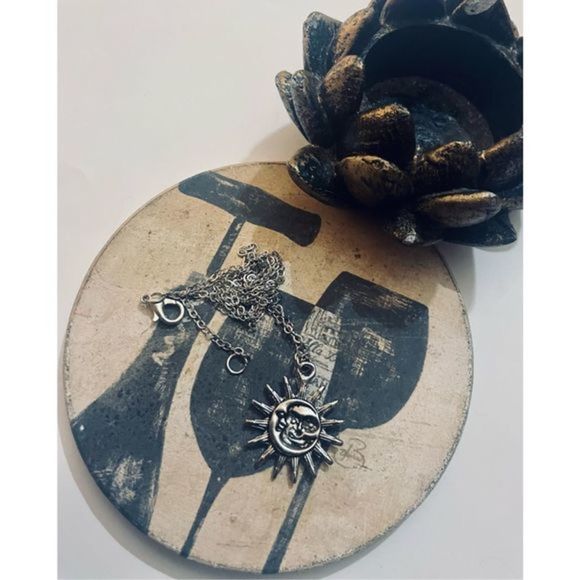 CUTE BOHO SILVER SUN NECKLACE - Picture 3 of 5